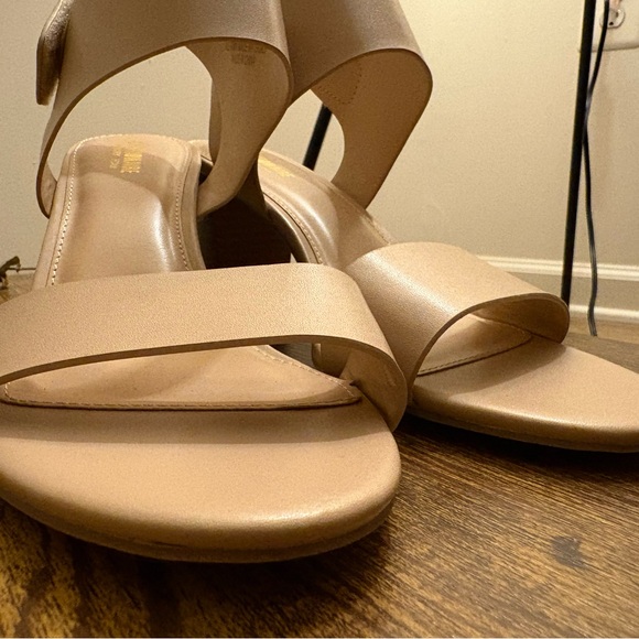 NWOT• Cushionaire Women's Talent Open Heel Sandals •  Size 9 - Picture 10 of 13